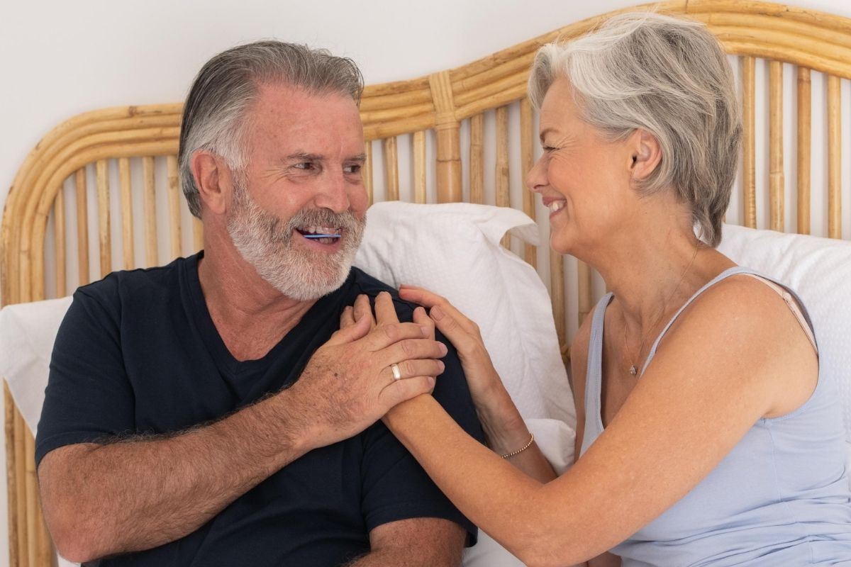 Husband with SomnoDent Avant and wife looking happy image