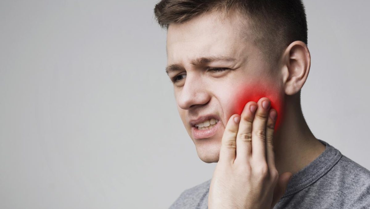 Man Jaw Pain (Bruxism) 4