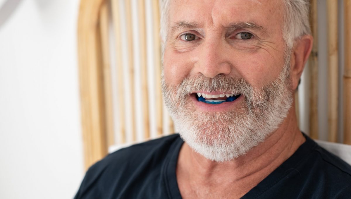 Patiënt draagt een SomMorning Repositioner beettrainer spalk