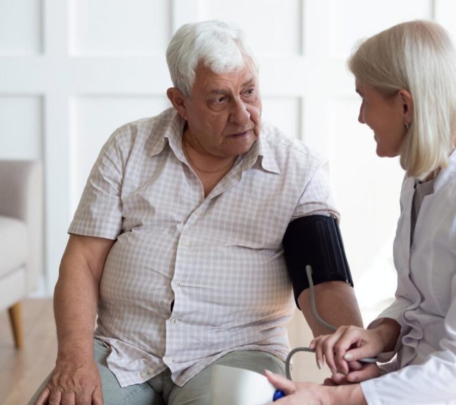 Onbehandelde slaapapneu kan leiden tot hoge bloeddruk, hartritmestoornissen, diabetes, hartfalen, ongelukken en beroertes.