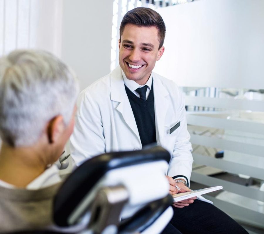 Tandarts met patiënt