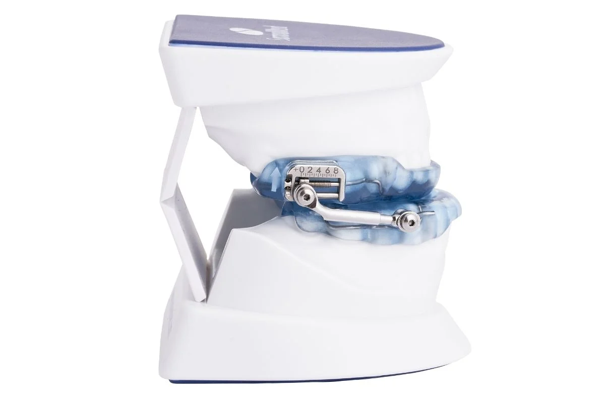 Herbst Advance typodont side